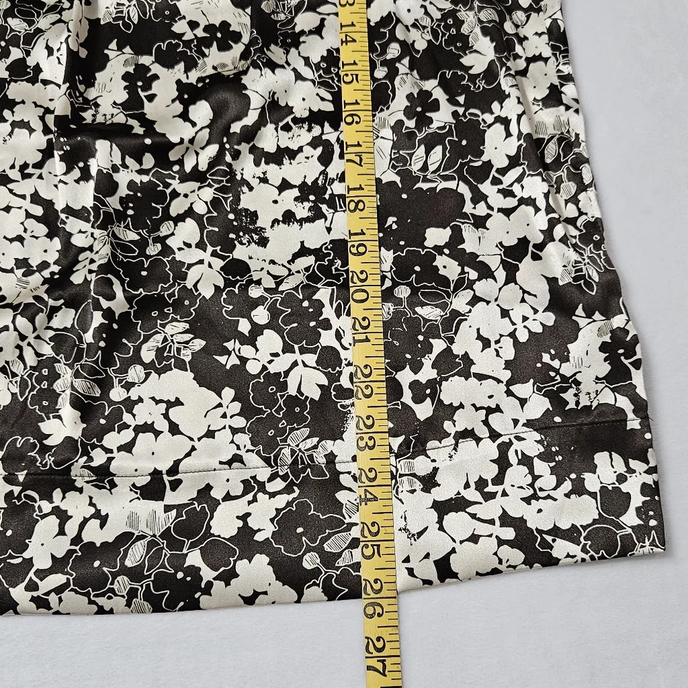 New York & Company satiny short cap sleeves top blouse with floral print Large - Picture 8 of 8